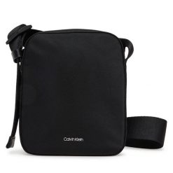 Saszetka Calvin Klein. Czarne saszetki i nerki CALVIN KLEIN, bez wzorów. Za 239.99 zł.