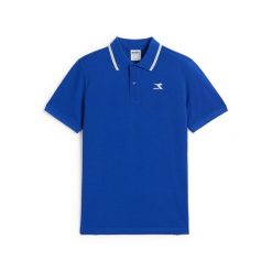 Koszulka męska DIADORA POLO SS CHROMIA. Niebieskie koszulki polo Diadora, m, bez wzorów, bez kołnierzyka, bez ramiączek. Za 59.99 zł.