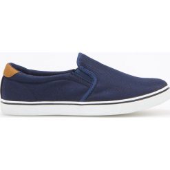 Tenisówki typu slip-on - Granatowy. Trampki marki Reserved. Za 99.99 zł.