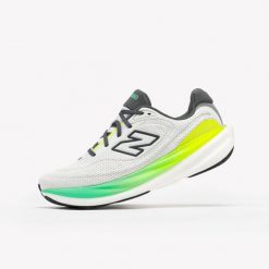 Buty do biegania męskie New Balance Infinion 1080 V15. Białe buty do biegania New Balance, bez wzorów, z meshu, bez zapięcia, do biegania. Za 799.99 zł.