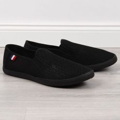 Tenisówki męskie wsuwane ażurowe czarne News 3636. Czarne trampki NEWS, m, w ażurowe wzory, bez zapięcia. Za 45.00 zł.