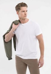 Bawełniana koszulka T-BASIC. Białe t-shirty Volcano, m, bez wzorów, z bawełny, bez kołnierzyka, bez ramiączek. Za 54.99 zł.