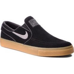 Buty NIKE - Zoom Stefan Janoski Slip 833564 005 Black/Gunsmoke Gum/Gum Light Brown. Trampki sportowe marki LACOSTE. W wyprzedaży za 249.00 zł.