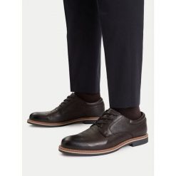 Półbuty Lasocki. Brązowe eleganckie półbuty Lasocki, bez wzorów, bez obcasa, bez zapięcia. Za 249.99 zł.