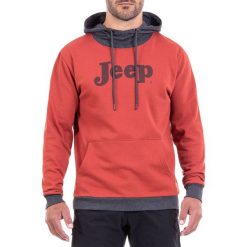 Bluza w kolorze ceglano-ciemnoszarym. Bluzy z kapturem marki Jeep. W wyprzedaży za 114.95 zł.