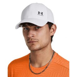 Czapka z daszkiem Under Armour ArmourVent™. Białe czapki z daszkiem Under Armour, bez wzorów. Za 179.50 zł.