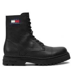Trapery Tommy Jeans. Czarne trapery Tommy Jeans, z jeansu, bez zapięcia. Za 749.99 zł.