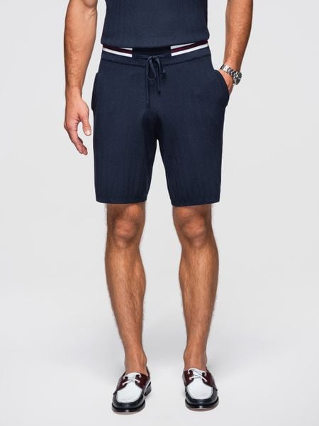 Strukturalne wiskozowe szorty męskie REGULAR - granatowe V2 - Rozmiar: XL. Niebieskie szorty Ombre Clothing, m, bez wzorów, z dzianiny, biznesowe. W wyprzedaży za 174.99 zł.