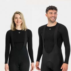 Termoaktywna koszulka męska Rogelli Essential. Czarne bielizna termoaktywna Rogelli, m, bez wzorów, z elastanu, bez ramiączek, do piłki nożnej. Za 151.00 zł.