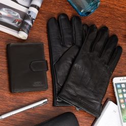 Zestaw męski skórzany portfel pionowy rękawiczki czarne Beltimore T82. Czarne portfele bez wzorów. Za 99.90 zł.