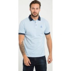 Koszulka polo "Vardon" - Regular fit - w kolorze błękitnym. Koszulki polo marki Sir Raymond Taylor, z haftami, z bawełny, polo, z krótkim rękawem. W wyprzedaży za 86.95 zł.
