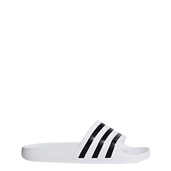 Klapki adilette Aqua. Białe klapki Adidas, z materiału. Za 99.95 zł.