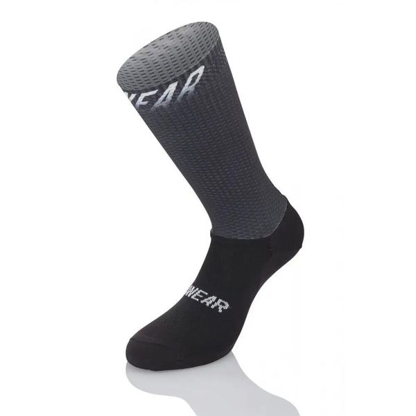 Skarpetki Mb Wear Aero Dry H20. Czarne skarpety MB WEAR, bez wzorów, z lycry. Za 193.00 zł.