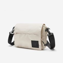 Saszetka Newfeel Activ Mblty Venice 1,3 l. Czerwone torby na ramię NEWFEEL, bez wzorów, z tkaniny, bez dodatków. W wyprzedaży za 59.99 zł.