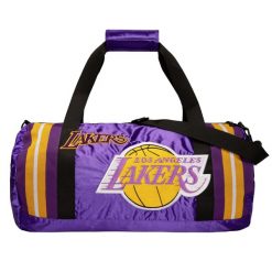 Torba typu duffle Los Angeles Lakers. Fioletowe torby na ramię Mitchell & Ness, bez wzorów, na ramię, bez dodatków. Za 396.00 zł.