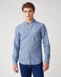 KOSZULA MĘSKA WRANGLER LS 1PKT BUTTN DOWN MID INDIGO W5F3TVX8E 112130135. Niebieskie koszule Wrangler, m, bez wzorów, bez kołnierzyka, bez ramiączek. Za 159.99 zł.
