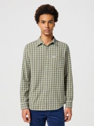 WRANGLER MĘSKA KOSZULA 1 PKT SHIRT DUSTY GREEN 112356770 W5X2017359. Zielone koszule Wrangler, m, bez wzorów, bez kołnierzyka, bez ramiączek. Za 179.99 zł.
