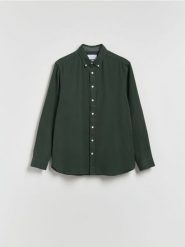Bawełniana koszula slim fit - ciemnozielony. Zielone koszule Reserved, l, bez wzorów, z bawełny, bez kołnierzyka, bez ramiączek. Za 129.99 zł.