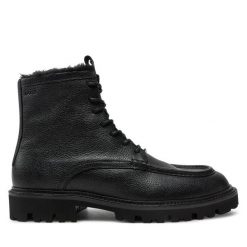 Kozaki BOSS. Czarne kozaki Boss, bez wzorów, bez obcasa, bez zapięcia. Za 1,399.00 zł.