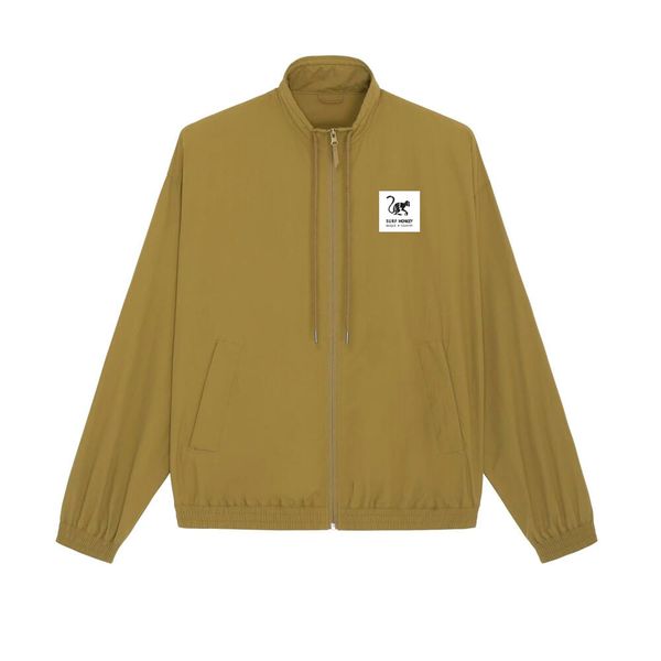 Wodoodporna kurtka męska – poliester z recyklingu (Musztardowy). Żółte kurtki SURF MONKEY, l, bez wzorów, z poliesteru, bez kaptura. Za 349.95 zł.