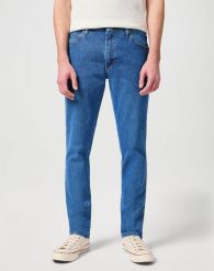 MĘSKIE SPODNIE JEANSOWE WRANGLER RUSTLER SLIM INDIGO MID W10ERC81D 112342563. Niebieskie jeansy Wrangler, l. W wyprzedaży za 59.99 zł.