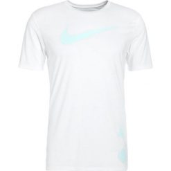 Nike Performance DRY TEE GOLDEN SWOOSH Tshirt z nadrukiem white/white. T-shirty Nike Performance. Za 129.00 zł.