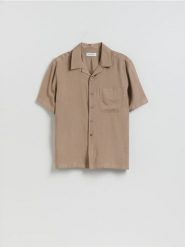 Koszula boxy fit z krótkim rękawem - beżowy. Brązowe koszule Reserved, l, bez wzorów, z wiskozy, bez kołnierzyka, bez ramiączek. Za 129.99 zł.