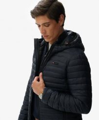 Superdry Kurtka Hooded Fuji Lite lekka z recyclingu. Niebieskie kurtki Superdry, m, bez wzorów, z materiału. Za 508.70 zł.