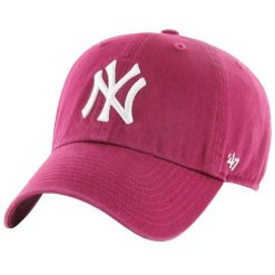 Czapka z daszkiem męska 47 New York Yankees Clean Up Cap. Czerwone czapki z daszkiem 47 Brand, bez wzorów, z bawełny. Za 109.99 zł.