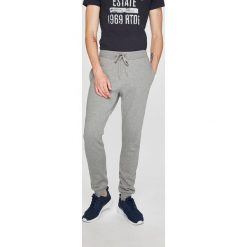 Trussardi Jeans - Spodnie. Spodnie materiałowe marki TRUSSARDI JEANS. W wyprzedaży za 219.90 zł.