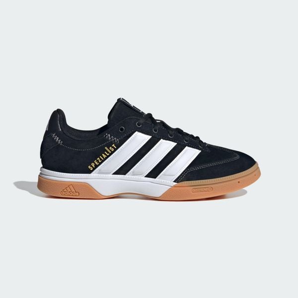 Buty Spezialist Indoor. Białe buty do biegania Adidas, bez wzorów, bez zapięcia, do biegania. Za 399.00 zł.