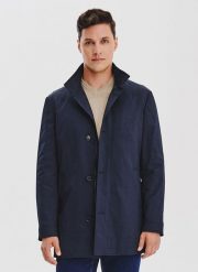 PAKO LORENTE – Granatowy płaszcz jesienny. Niebieskie płaszcze Pako Lorente, na jesień, bez wzorów, z bawełny, bez kaptura. Za 499.99 zł.