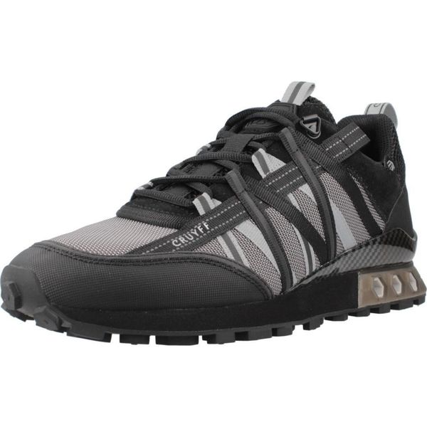 Buty CRUYFF FERIA MONTSERRAT Czarny. Czarne buty turystyczne Cruyff, bez wzorów, z syntetyku, bez zapięcia, trekkingowe. Za 466.99 zł.