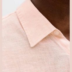 Koszula Jack & Jones Lawrence Linen LS różowa. Czerwone koszule Jack&Jones, bez wzorów, bez kołnierzyka, bez ramiączek. Za 253.76 zł.