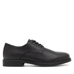 Półbuty Lasocki. Czarne eleganckie półbuty Lasocki, bez wzorów, bez obcasa, bez zapięcia. Za 179.99 zł.