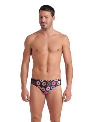 Arena Kąpielówki ze wzorem rozmiar: 6. Kąpielówki Arena, bez wzorów, z materiału. Za 78.47 zł.