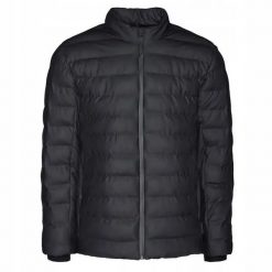 Kurtka męska przejściowa Rains puchowa czarna Trekker Jacket 1543-05 XXS/XS. Czarne kurtki Rains, m, bez wzorów, z dresówki, bez kaptura. Za 329.00 zł.