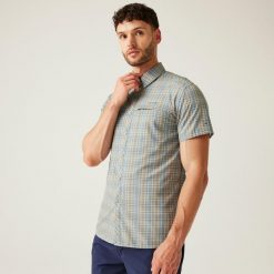 Travel Packaway męska koszula z krótkim rękawem. Szare koszule Regatta, m, bez wzorów, bez kołnierzyka, bez ramiączek. W wyprzedaży za 143.40 zł.