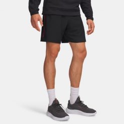 Męskie szorty UA Tech™ Woven z logo Czarny. Czarne krótkie spodenki sportowe Under Armour, l, bez wzorów, z materiału. Za 230.99 zł.