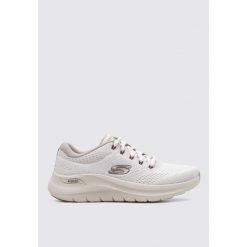 Buty Mężczyzna Skechers Arch Fit 2.0 beżowy. Białe buty sportowe casual Skechers, bez wzorów, bez zapięcia. Za 386.85 zł.