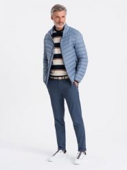 Kurtka męska pikowana - jasnoniebieska V8. Niebieskie kurtki Ombre Clothing, m, bez wzorów, bez kaptura. W wyprzedaży za 69.99 zł.