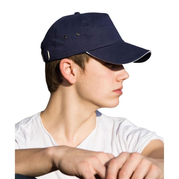Pluszowa Czapka Z Daszkiem Sandwich. Czarne czapki z daszkiem RESULT HEADWEAR, bez wzorów, z bawełny. Za 38.99 zł.