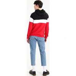 New Look SPORT BLOCKED Bluza z kapturem bright red. Bluzy z kapturem marki New Look, m, z bawełny, z kapturem. Za 129.00 zł.