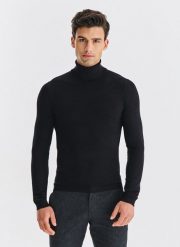 PAKO LORENTE - Golf męski w czarnym kolorze. Czarne golfy Pako Lorente, l, bez wzorów, z nylonu, bez ramiączek. Za 119.99 zł.