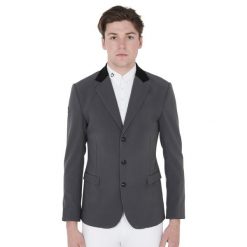 Męska marynarka konkursowa na trzy guziki. Czarne garnitury EQUESTRO, m, z aplikacjami, z nylonu, eleganckie. Za 542.50 zł.