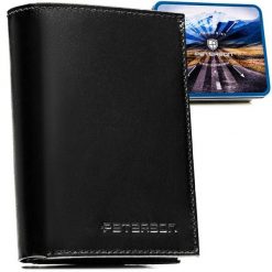 Elegancki portfel męski ze skóry naturalnej w czarnym kolorze w zestawie z brelokiem - Peterson. Czarne portfele Peterson, bez wzorów, ze skóry. Za 99.99 zł.