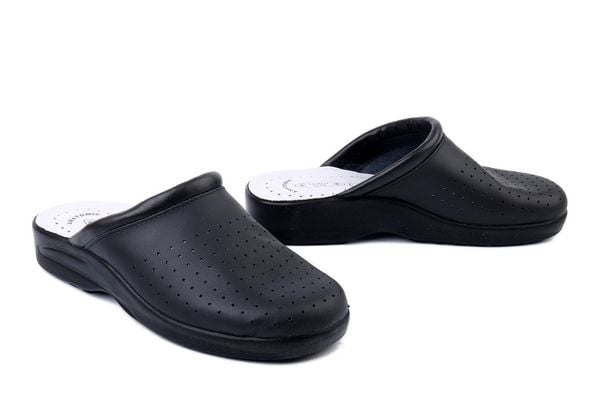 SANITAL FLEX 601 black, klapki męskie. Czarne klapki Sanital Flex, ze skóry. Za 110.42 zł.