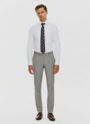 PAKO LORENTE – Męskie spodnie garniturowe w odcieniu szarym. Szare garnitury Pako Lorente, m, bez wzorów, z lycry. Za 699.99 zł.