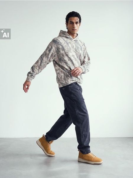 Bluza hoodie z motywem kamuflażu z bawełną - beżowy. Brązowe bluzy bez kaptura Sinsay, l, bez wzorów, z bawełny, bez kaptura. Za 79.99 zł.