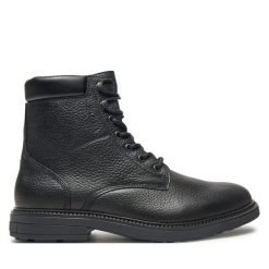 Kozaki Tommy Hilfiger. Czarne kozaki Tommy Hilfiger, bez wzorów, bez obcasa, bez zapięcia. Za 849.99 zł.